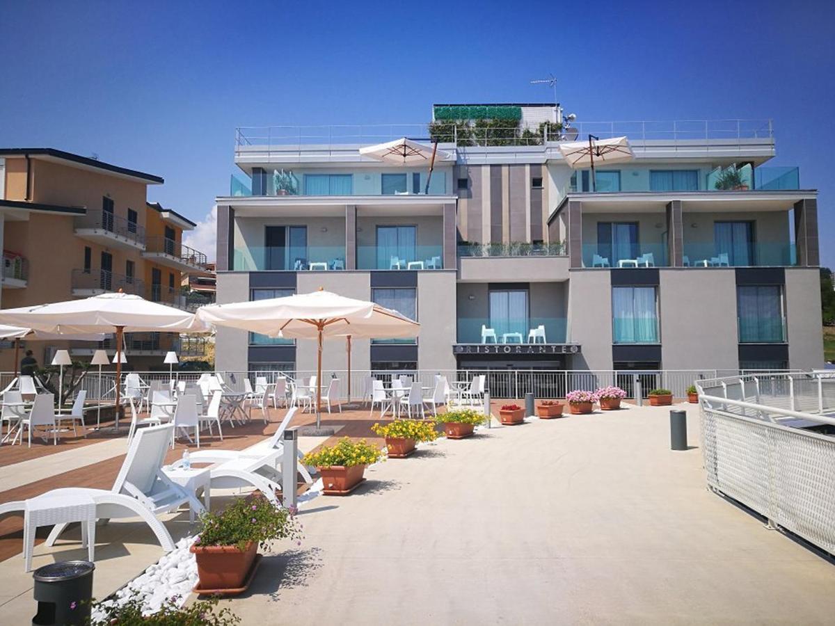Ambruosi Village Resort & Spa Massignano Zewnętrze zdjęcie